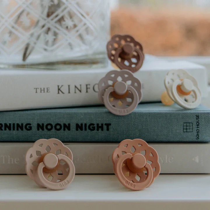 Lot 2 Sucettes Bohème Sage/Hunter Green De BIBS 5 Lot 2 Sucettes Bohème Sage/Hunter Green De BIBS – Image 3