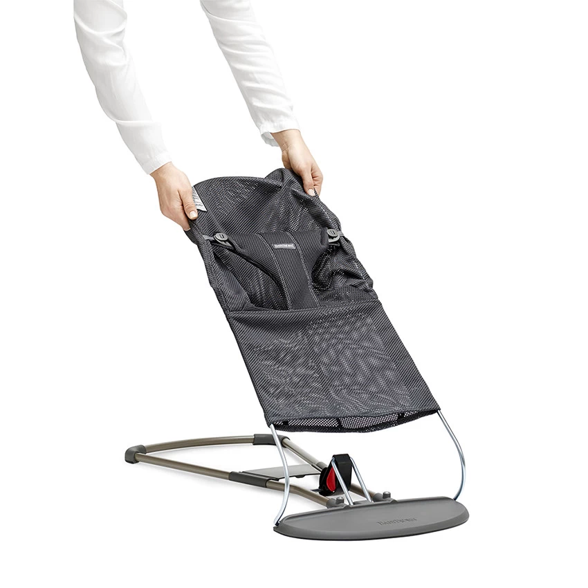 BabyBjörn Housse Pour Transat Bliss - Anthracite Mesh 6 BabyBjörn Housse Pour Transat Bliss - Anthracite Mesh – Image 4